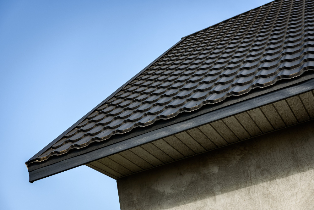 Cornișă pentru asigurarea unei ventilații optime la consolele acoperișului